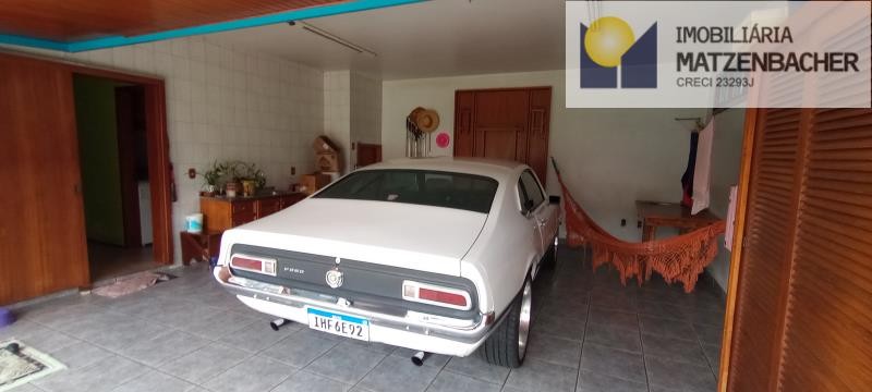 Garagem ( 4 vagas cobertas)