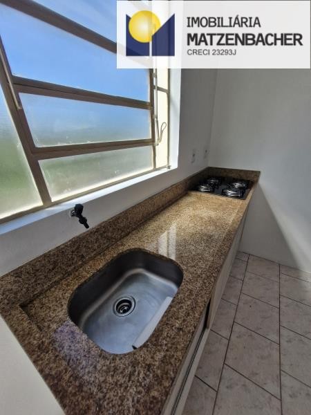 balcão, pia e fogão instalados;