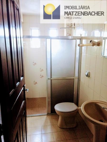 1 banheiro + 1 lavabo